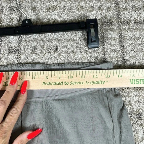 Athleta Mod Trekkie Crop Woven Pull On Pants Gray Casual Walking Travel Fit Sz 2 - Picture 7 of 11
